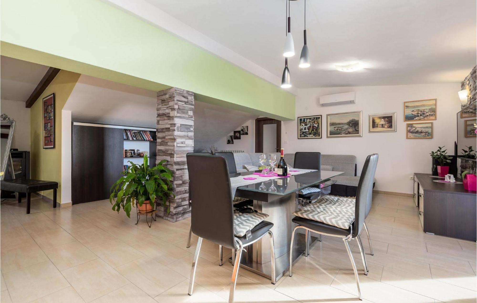 Gorgeous Apartment In Rijeka With Kitchen Exterior foto